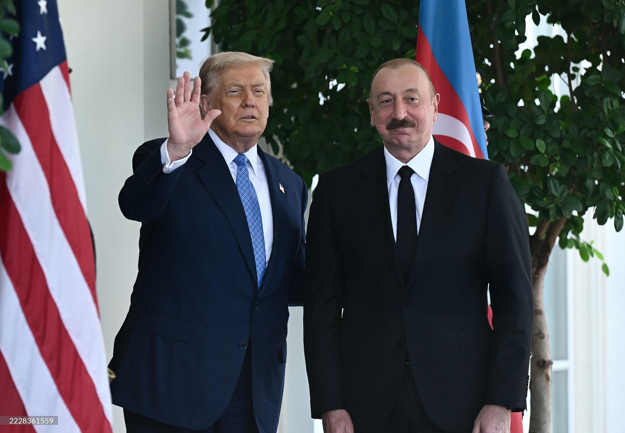 Trampdan İlham Əliyevə səmimi qarşılama - FOTOLAR